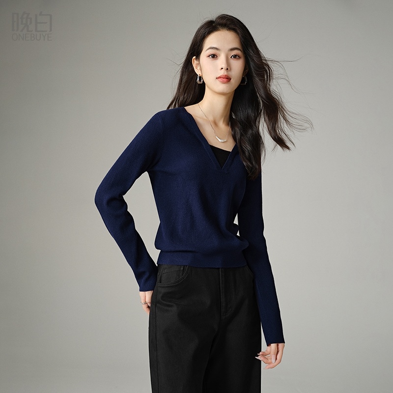 晚白撞色高弹条纹套头针织衫