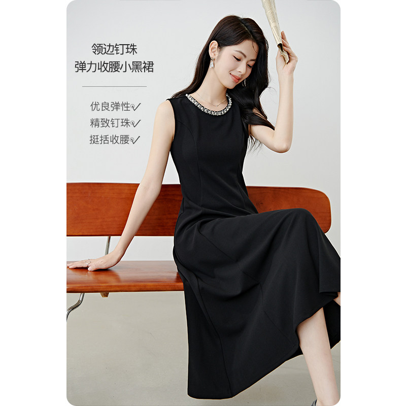 晚白2026年春新款手工钉珠圆领得体裙子重要场合礼服裙无袖连衣裙