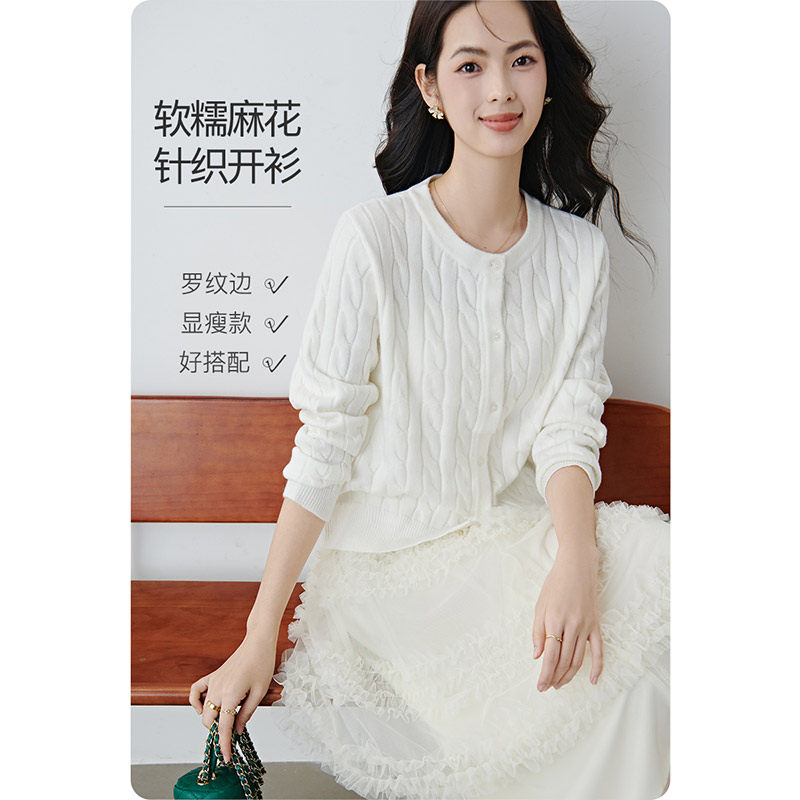 晚白2026年春新款时尚简约圆领毛衣含羊毛软糯亲肤针织开衫女
