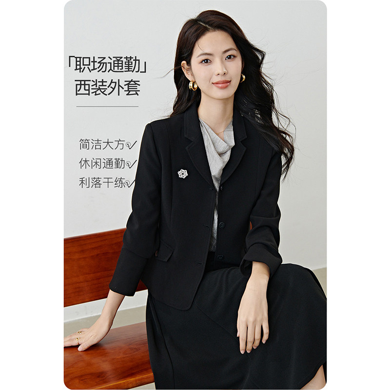 晚白2026年春新款翻驳领高级感西装正肩显瘦miu系通勤短款外套