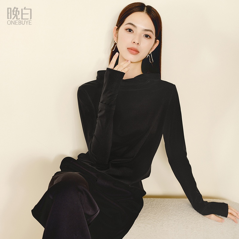 晚白纯色休闲连帽打底衫