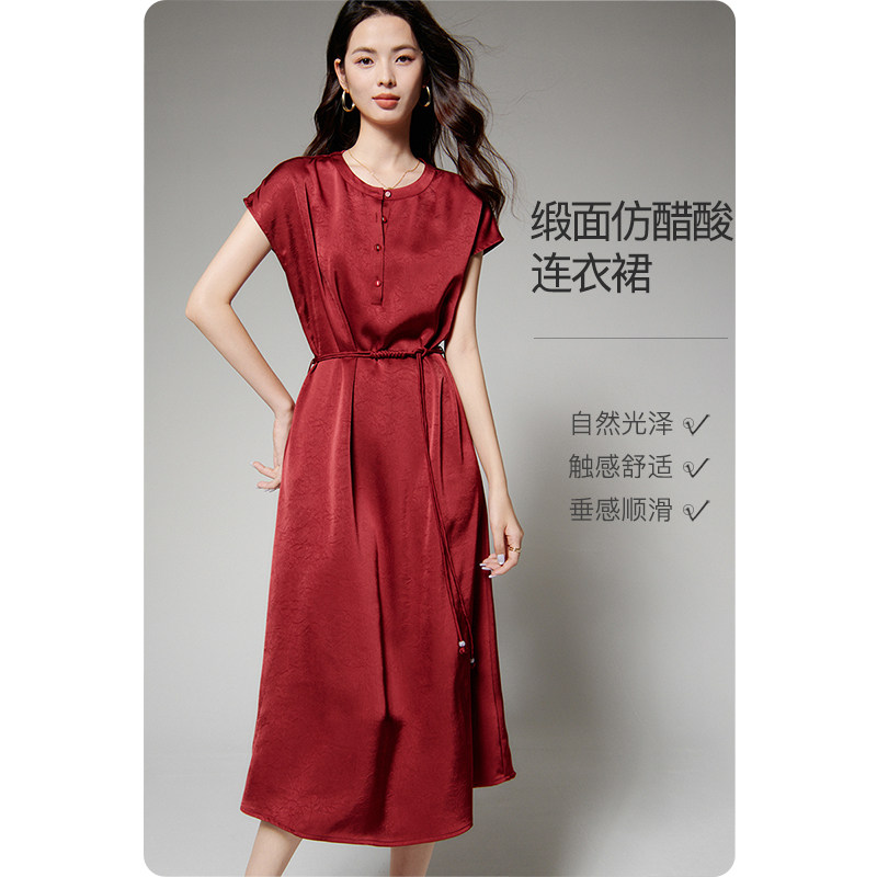 晚白2026年春新款时尚优雅裙子系带收腰宽松显瘦缎面垂顺连衣裙