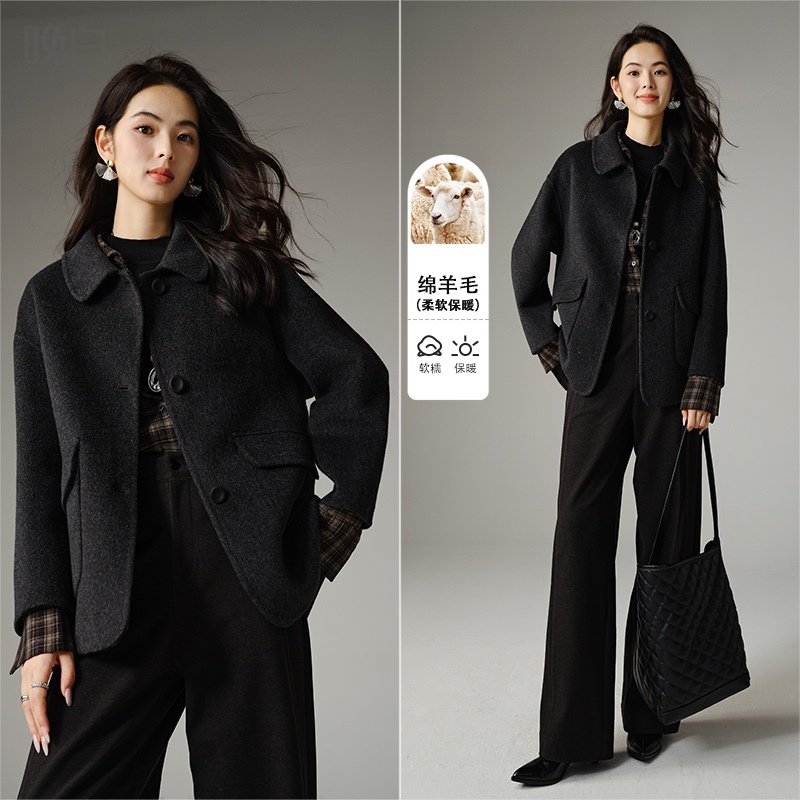 晚白羊毛呢子大衣毛呢大衣短款女