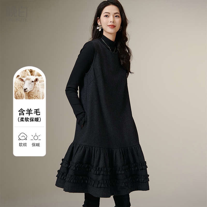 晚白绵羊毛圆领无袖连衣裙