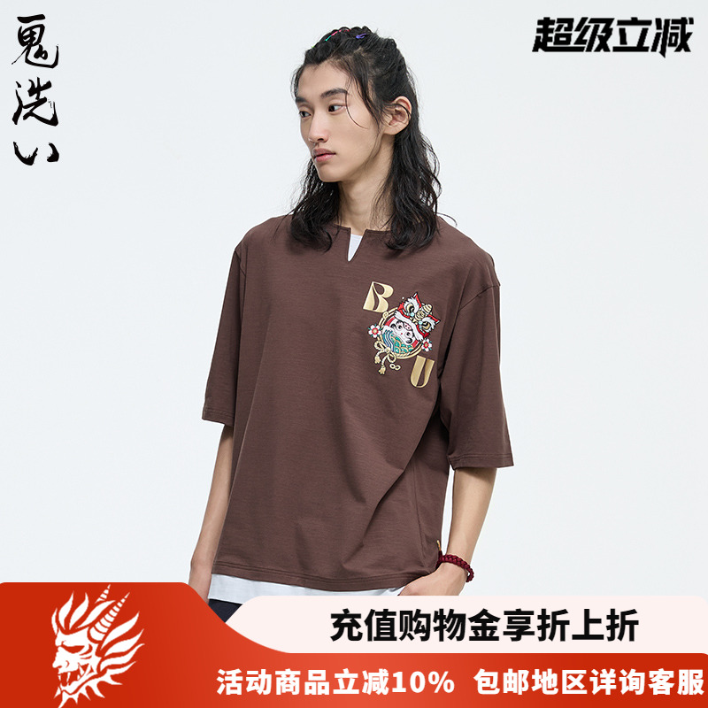 ONIARAI/鬼洗24春夏棒系列醒狮达摩假两件V领男士短袖T恤 N840243