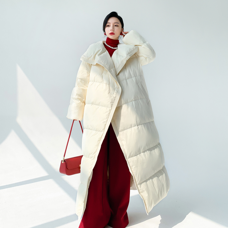时尚高端显瘦中长款白色羽绒服