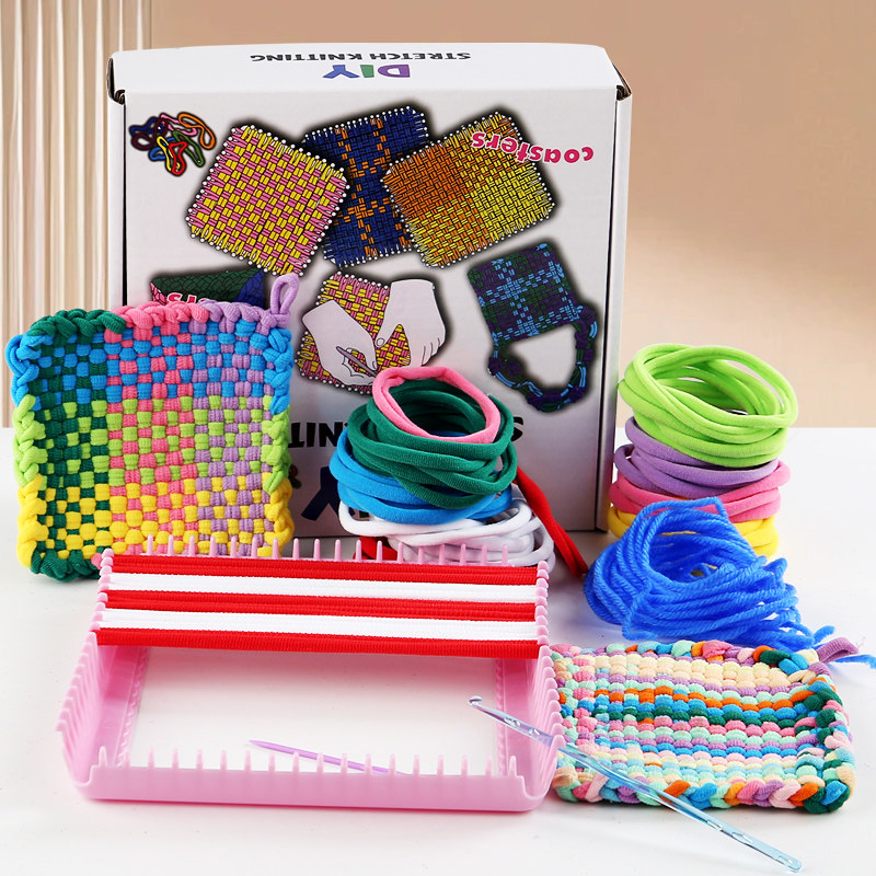 女孩DIY手工编织绳圈编织器
