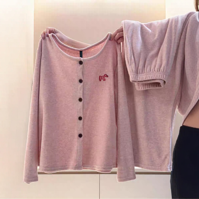 甜美小狗慵懒德绒睡衣女春秋套装