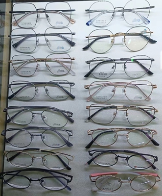 金玉良品男女全框是纯钛超轻