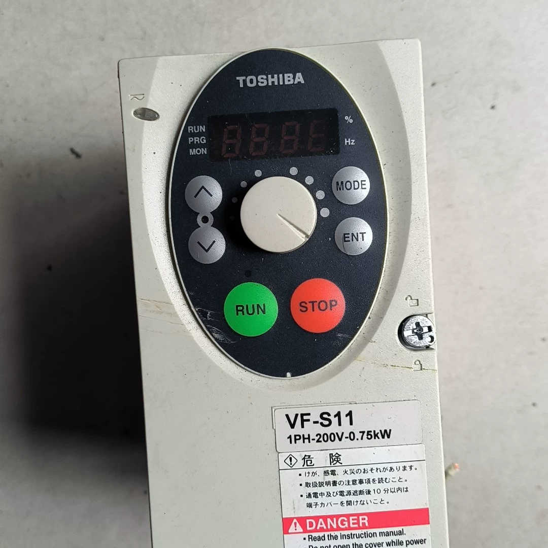 东芝0.75KW变频器，VFS11S-2007PLY-A2，