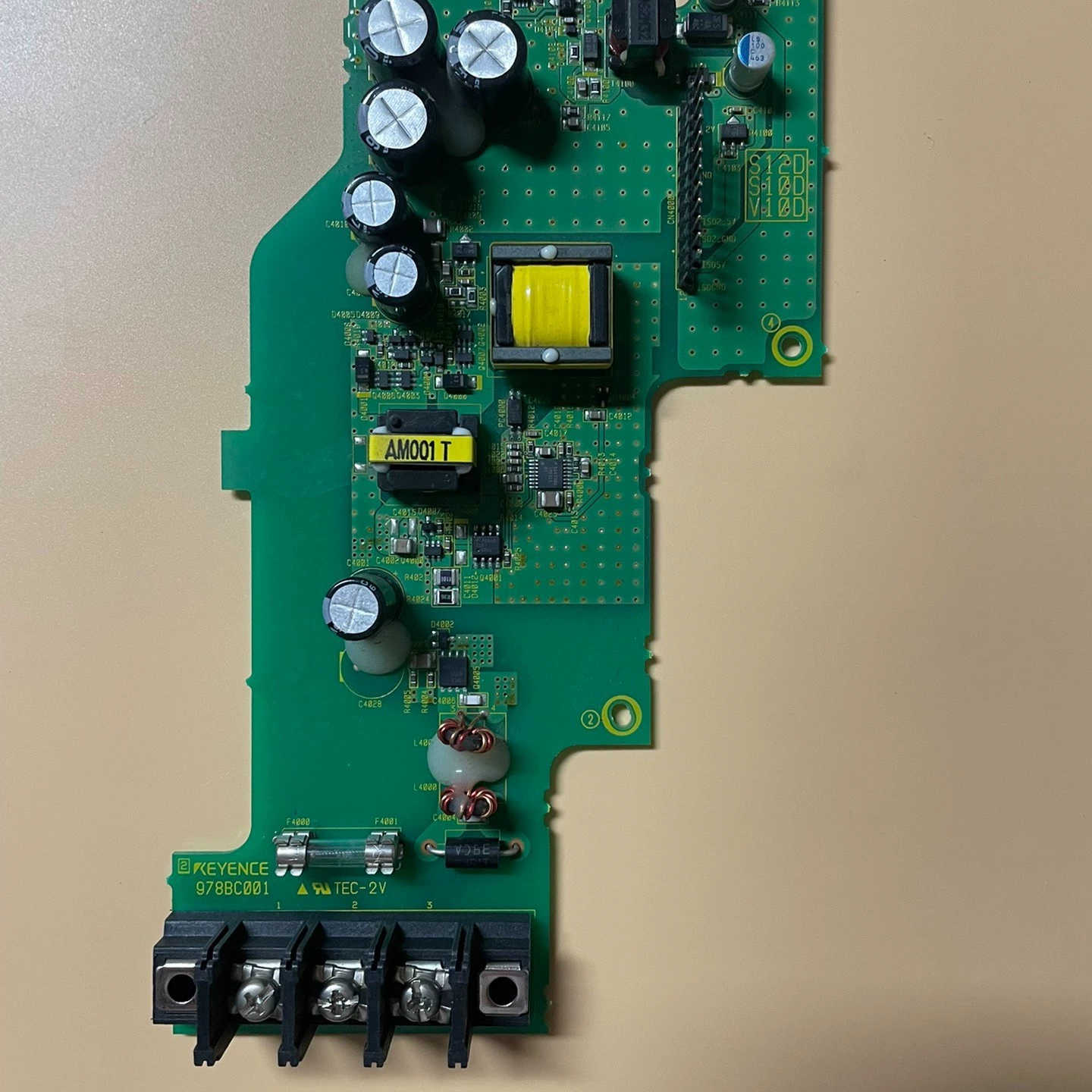 基恩士 工业 触摸屏 VT3-V10D 电源板 DC24V