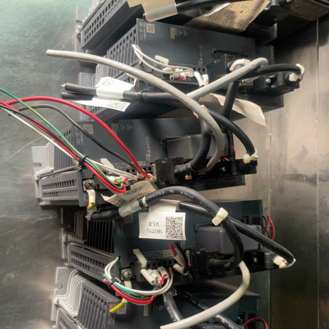 三菱750W伺服器 MR-JE-70C，电机HG-KN73B