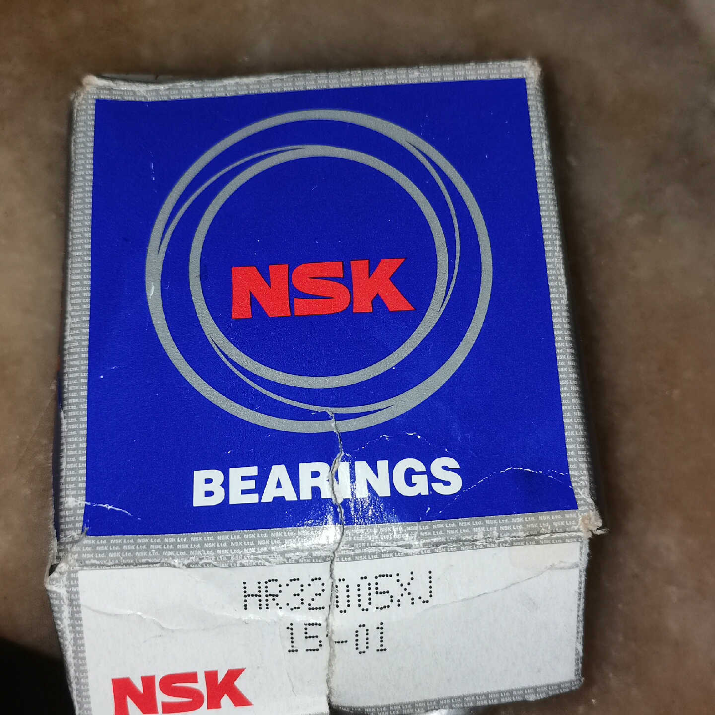 日本进口NSk圆锥滚子轴承HR32005XJ轴承，实物图。