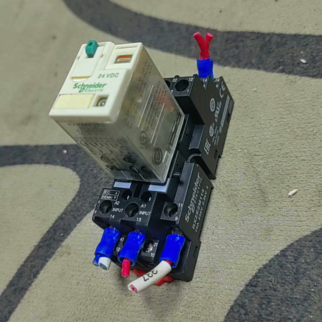 继电器 RXZE2M114 拆机充新