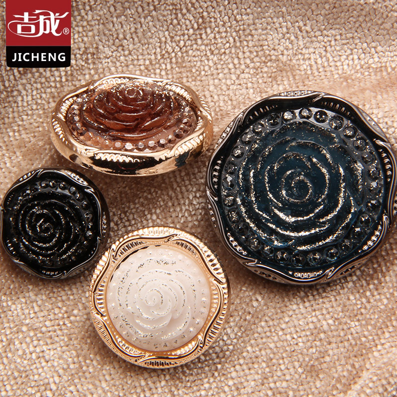 金边水晶钻扣彩粉风衣开衫手缝