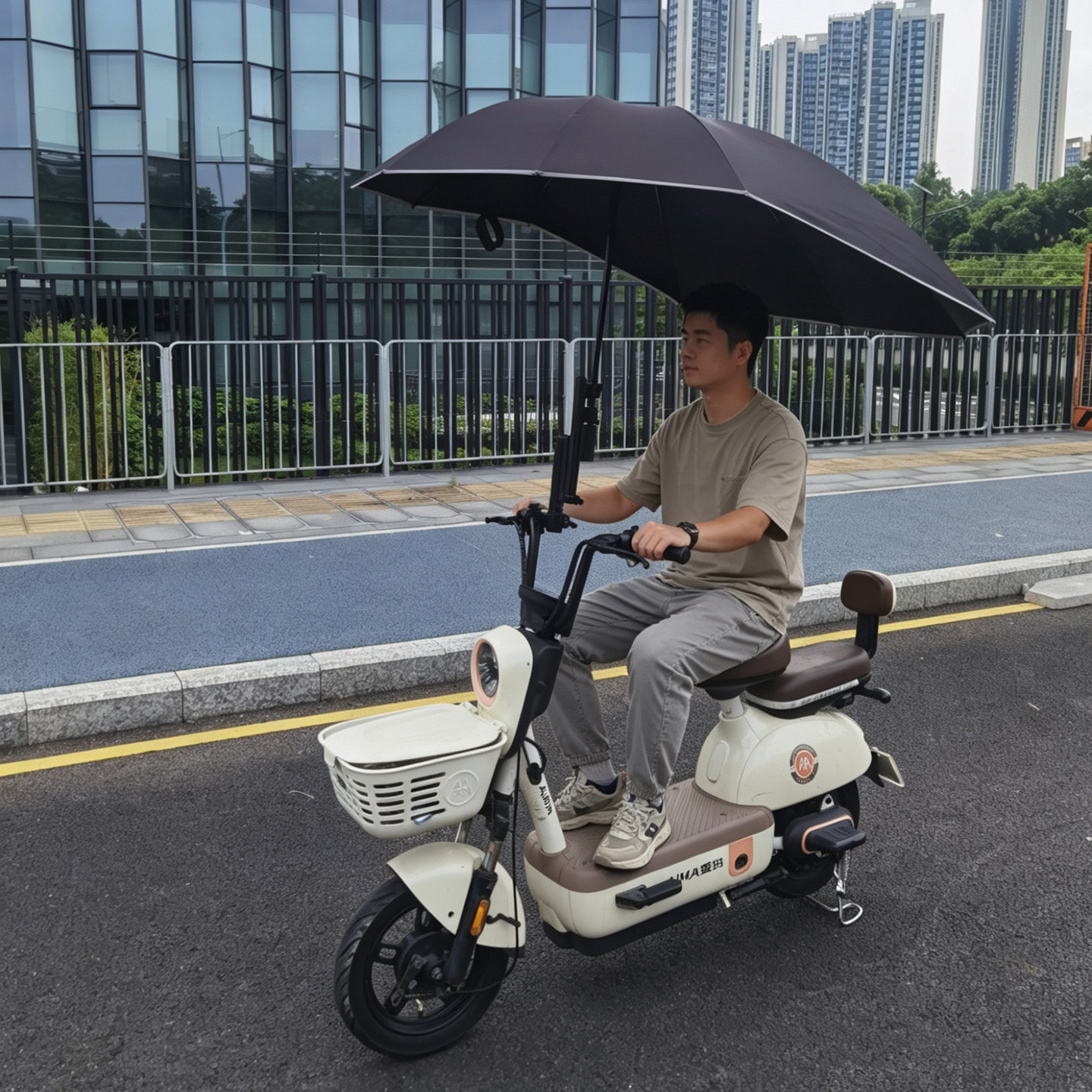 可手持电瓶车自行车遮阳伞防雨防晒电动车太阳伞异形背包偏心雨伞