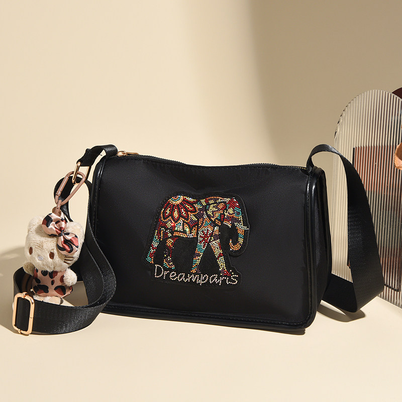 高级感尼龙牛津布枕头包女2025新款大容量波士顿包百搭单肩斜挎包