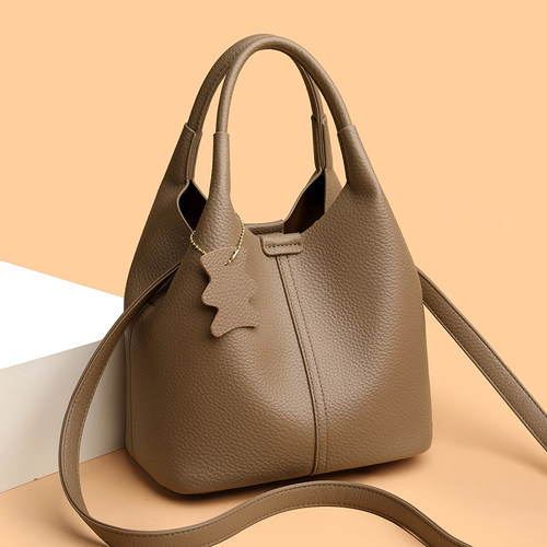 高级感真皮手提水桶包包女