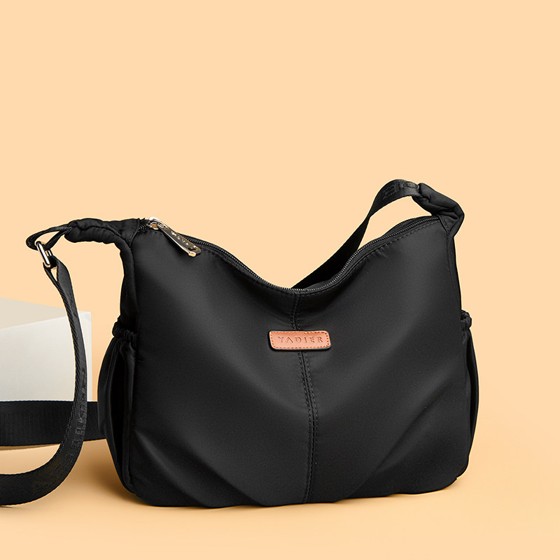 高级感尼龙牛津布饺子包女2025新款轻便中年妈妈包百搭单肩斜挎包