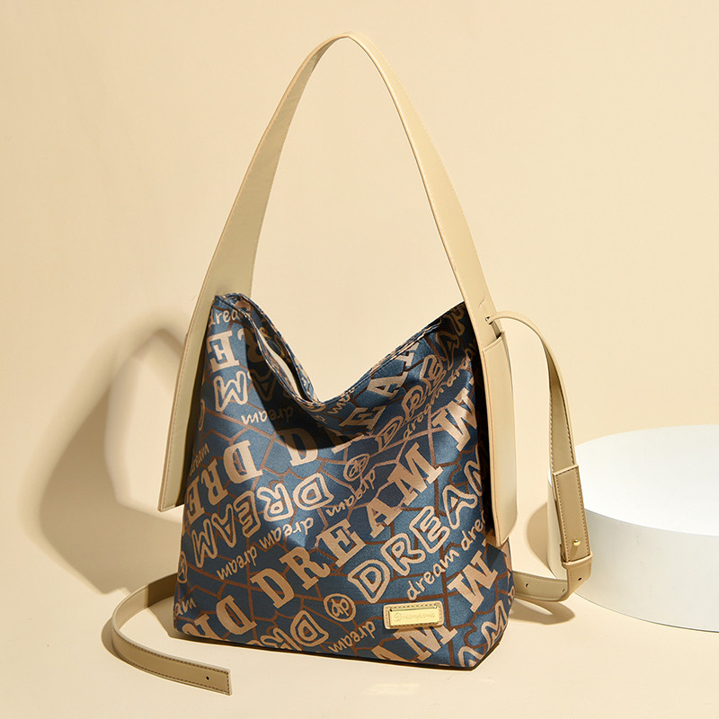 高级感尼龙牛津布水桶包包女2026新款大容量腋下包百搭单肩斜挎包