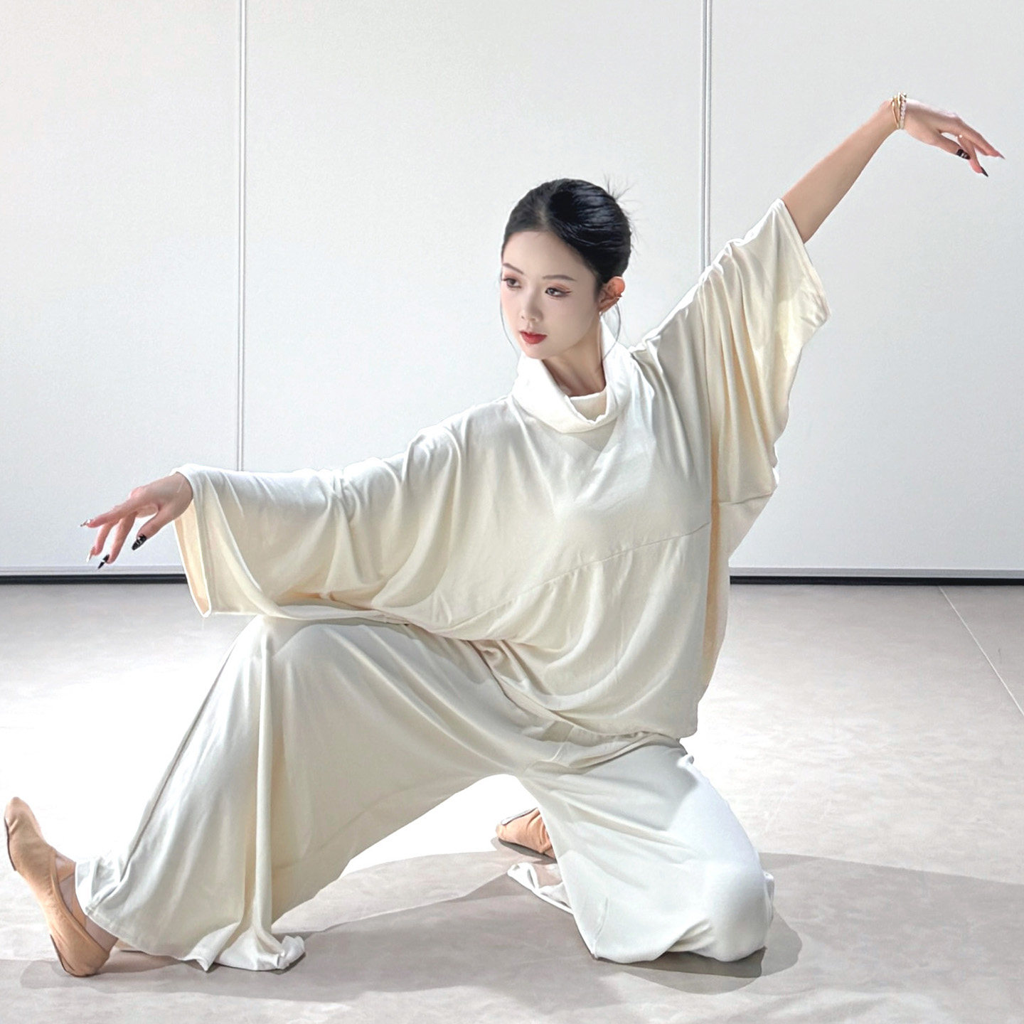 衣霓子现代舞套装云朵般柔软舒适