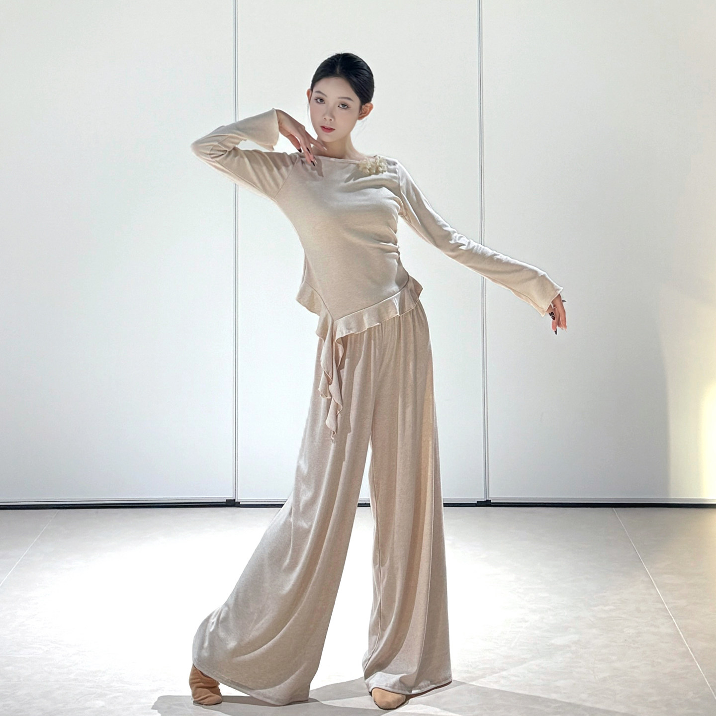 衣霓子古典舞套装花朵荷叶边上衣