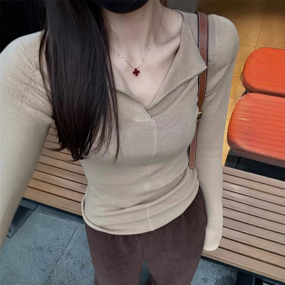 蔓妮菲纯色V领长袖打底衫修身显瘦毛衣针织衫女百搭微喇叭袖上衣