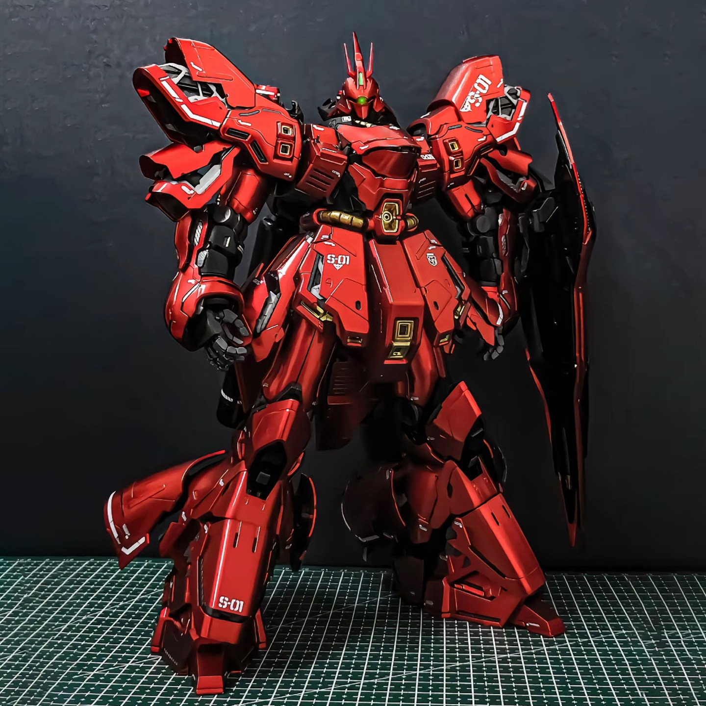 大班电镀沙扎比MG1:100卡机器人/机甲成品/变