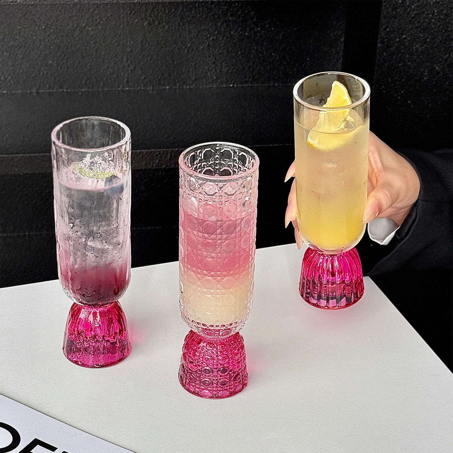 ins浮雕高脚手工玻璃果汁杯