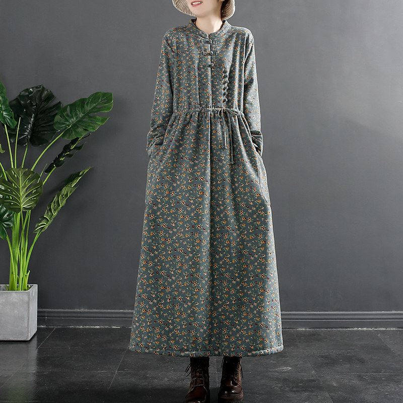 千秋飞燕文艺复古盘扣碎花连衣裙女加绒冬季新款宽松收腰显瘦长裙