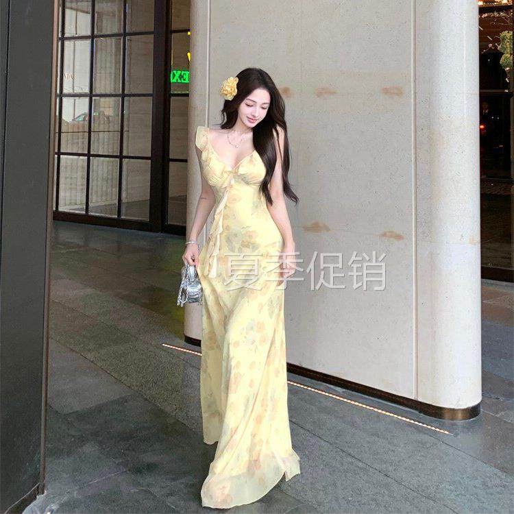 黄色印花吊带连衣裙女夏季法式荷叶边小飞袖裙子收腰气质仙气长裙