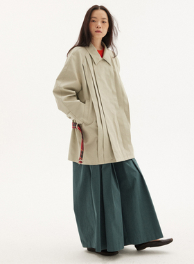 597c原创复古风衣女款2025新款翻领系带中长款百褶小个子外套女