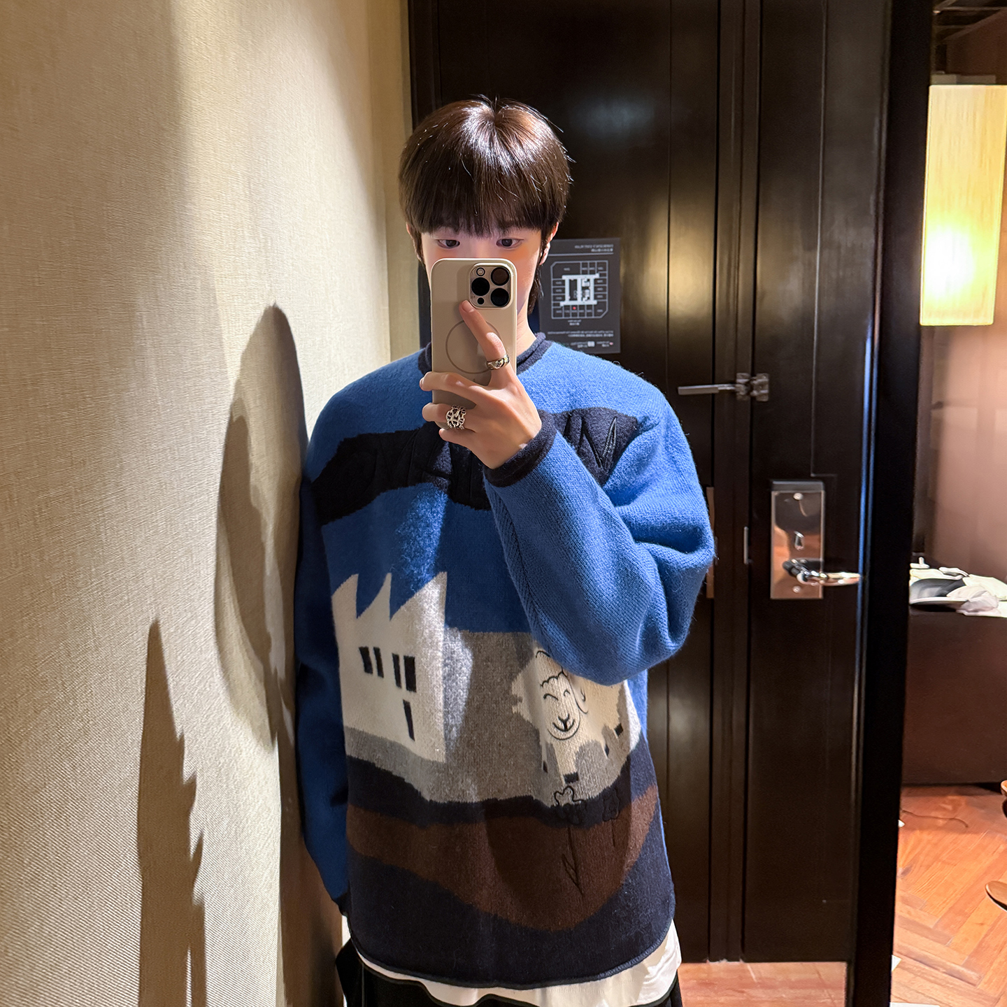 设计感小羊绣花针织衫羊毛毛衣