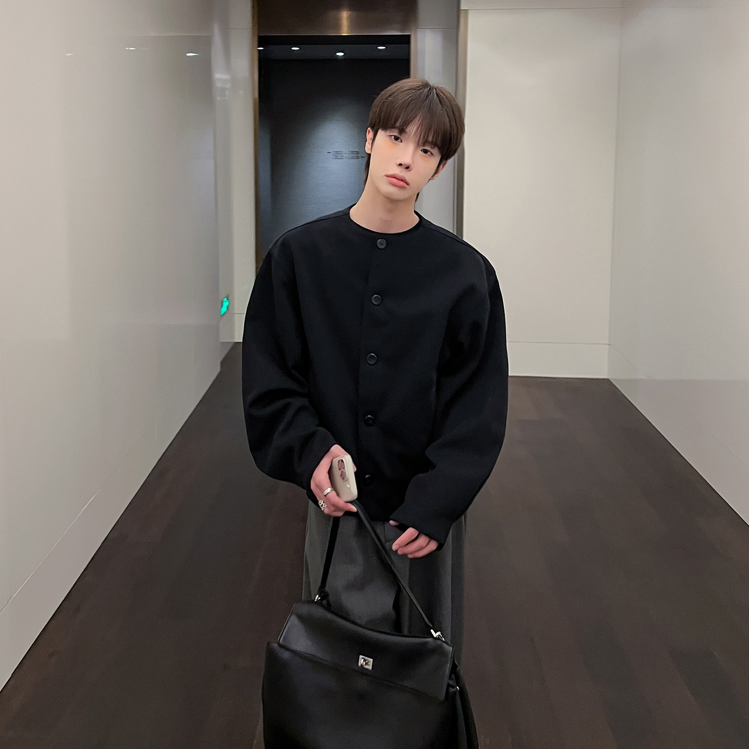 高林凡 展现优质比例/男女都会爱的短款纯色夹克外套