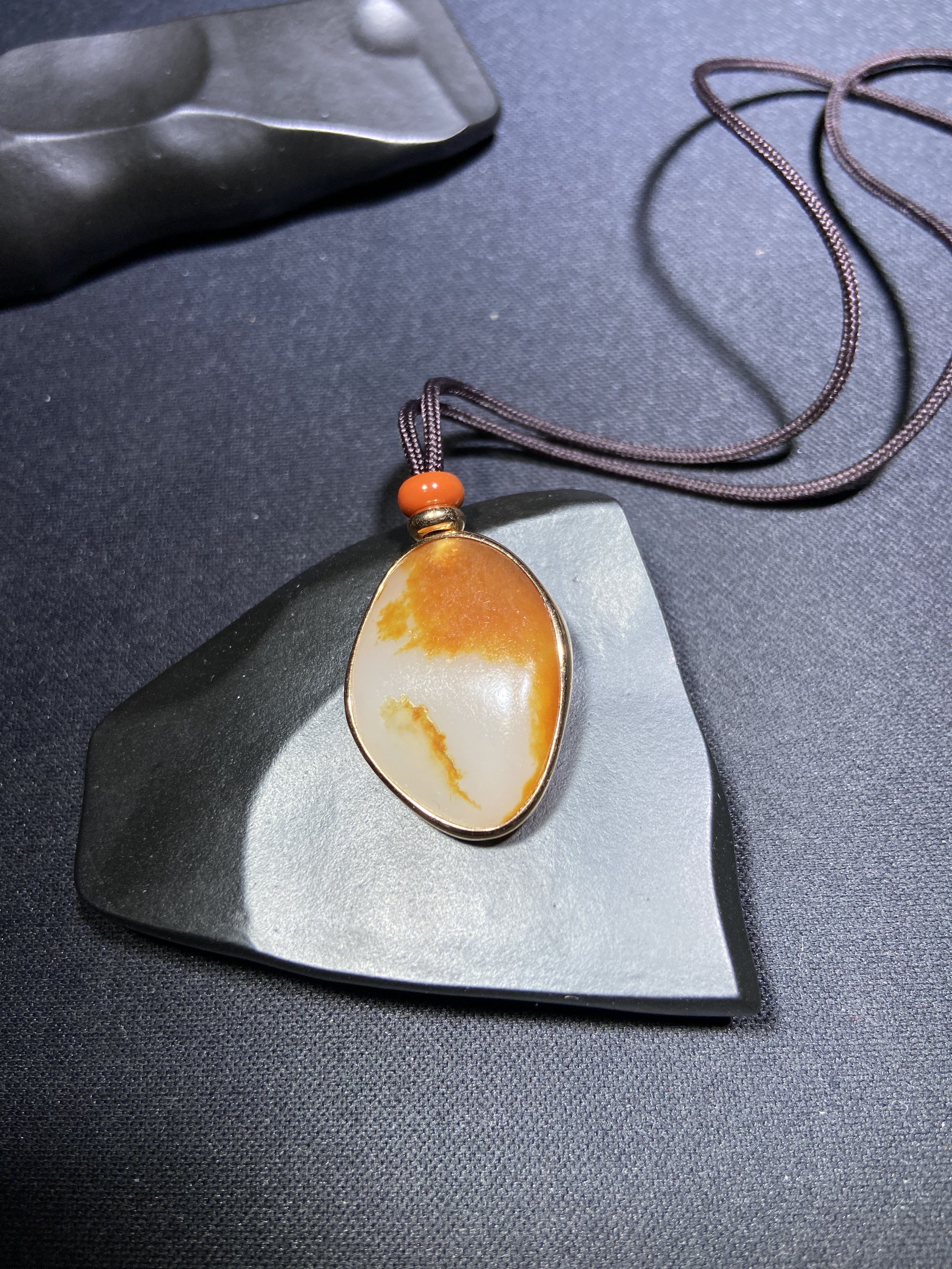 天然新疆和田玉籽料原石包金吊坠红皮白肉羊脂玉男女同款