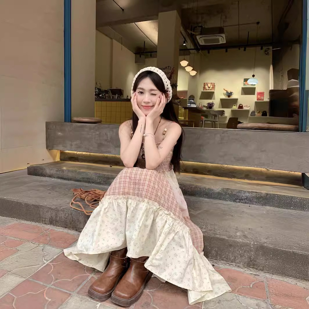 实拍多巴胺连衣裙女2024春夏设计感拼色碎花裙度假风吊带裙62874
