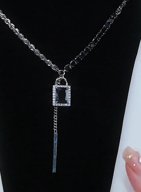 韩薇铜合金镀金黑锁毛衣链女气质