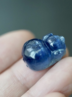 【薇一珠宝】石愫 迷你天然蓝晶石小胖猪 可做戒指吊坠