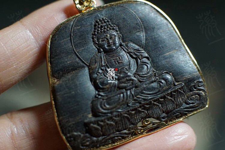 【薇一】石愫神之护佑然文莱软丝黑油沉水沉香18K金佛像吊坠