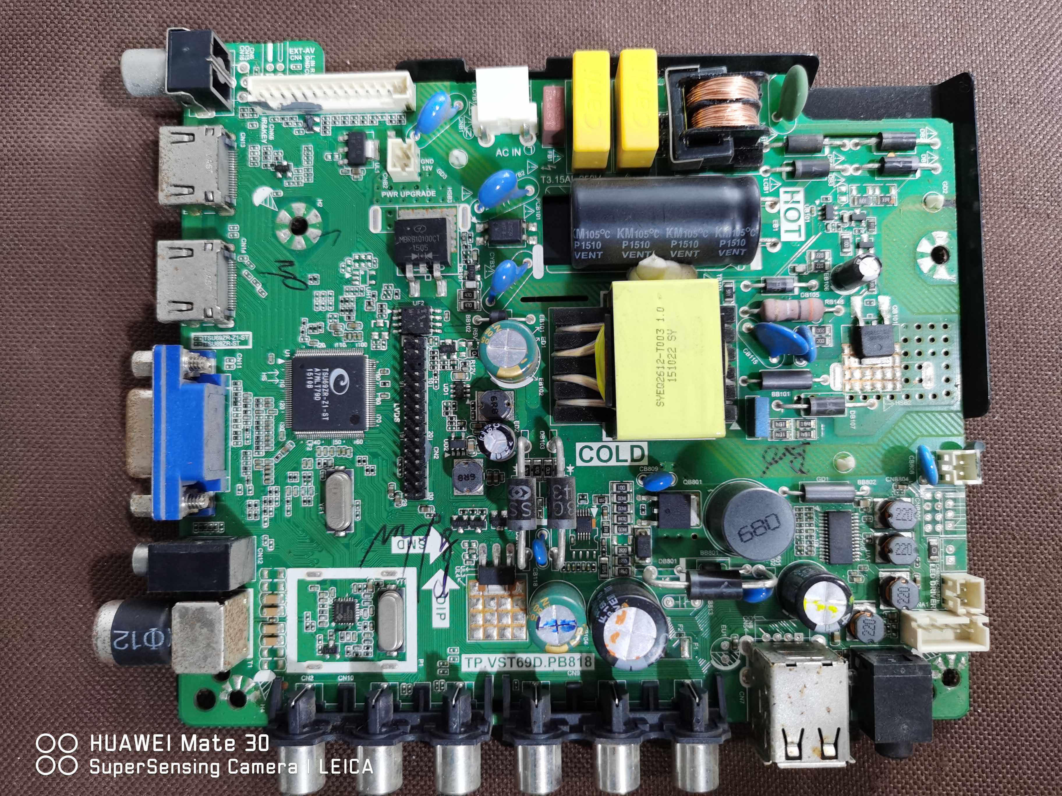 乐华原装32L33   主板 TP.VST69D.PB818        屏 M0DEL E320A35