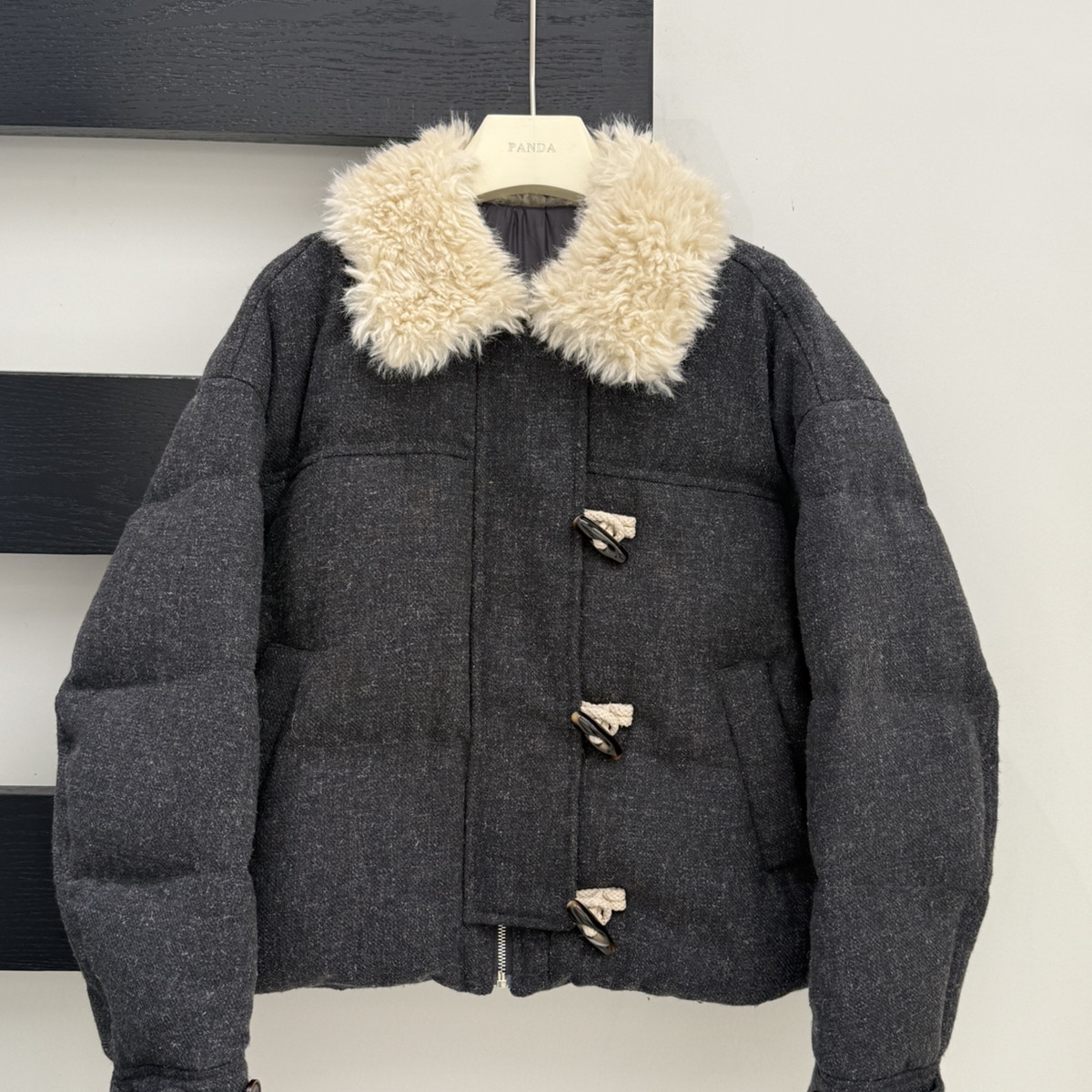 2025冬季加厚复古老钱羊羔毛羽绒服