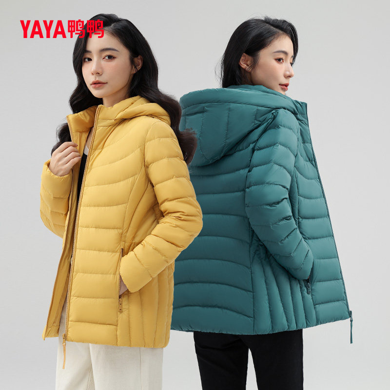 鸭鸭2025秋冬女轻薄短款修身可脱卸帽羽绒服时尚简约显瘦鸭绒外套
