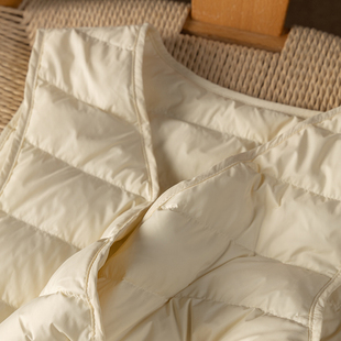 白鹅绒V领羽绒马甲外套女7S43 叠穿暖炸 特 出法G D春天家