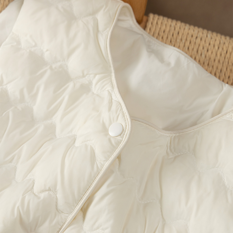 轻暖不臃肿圆领羽绒服马甲女