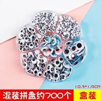 Смешающая черно -белую коробку с сливы.