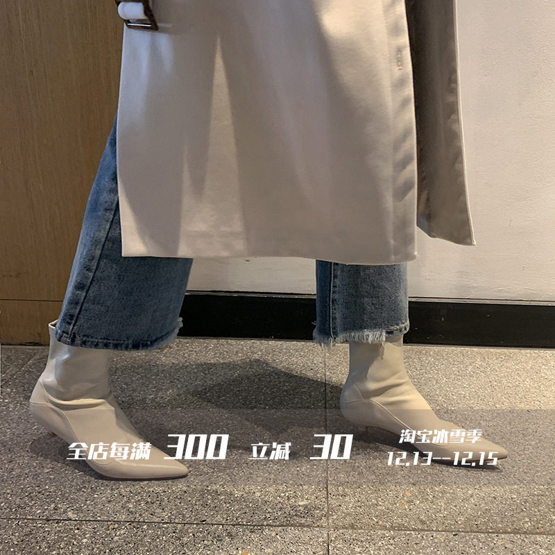 페어리윙크 미스 헤라  여성 봄 가을 부츠를 위한 슬림한 뾰족한 발가락 고양이 굽 짧은 튜브 얇은 탄성 짧은 부츠