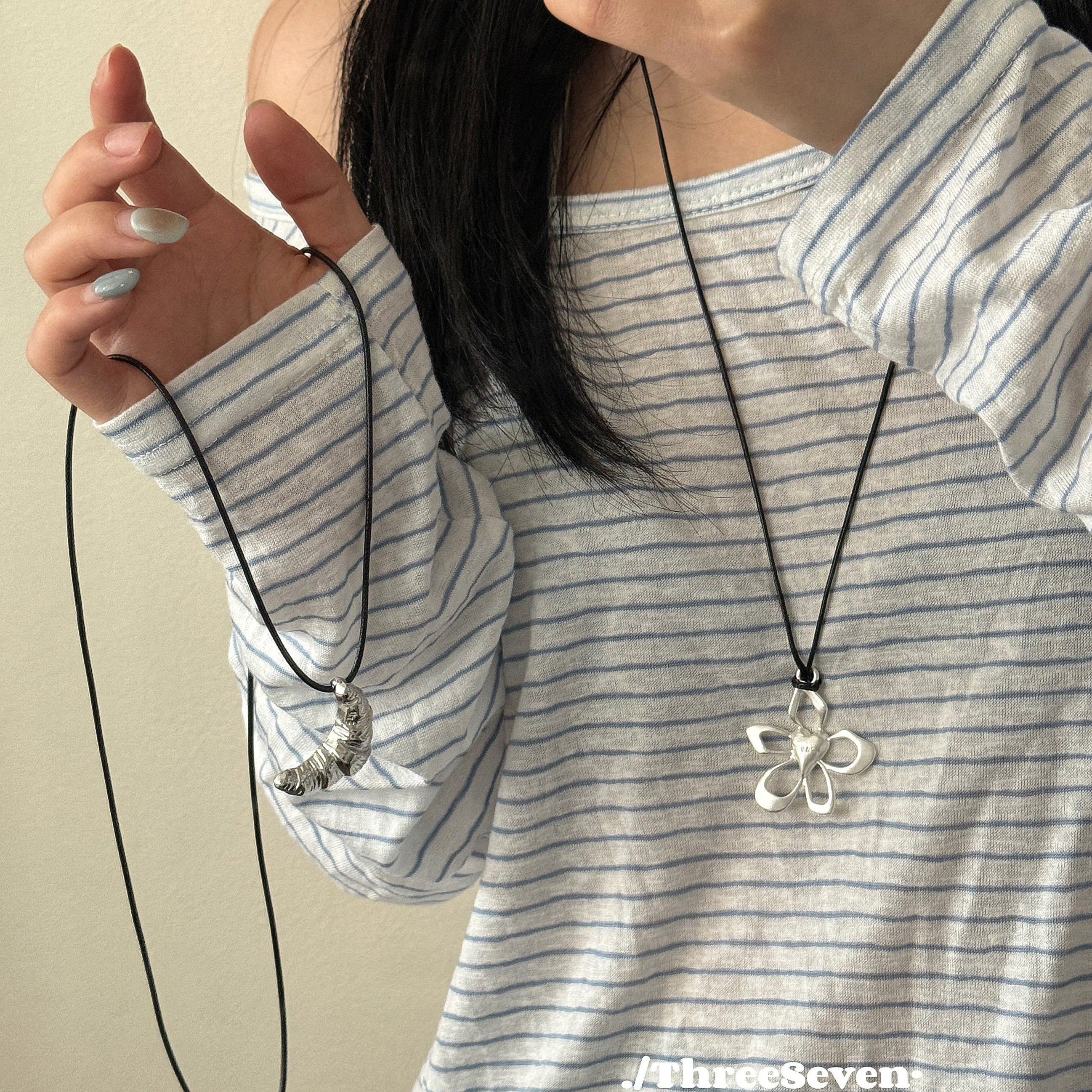 叁七 · 牛角包镂空花朵皮绳挂链抽拉式长款百搭项链韩系ins颈链