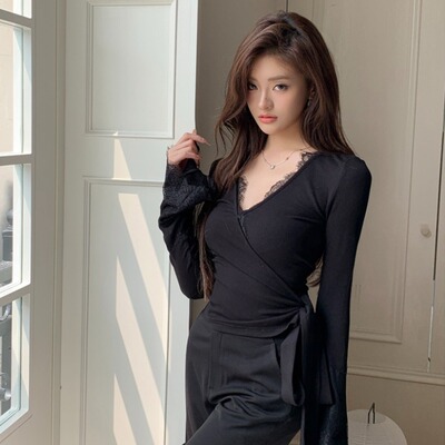 HeartyBite 2025秋冬新款性感设计v领蕾丝拼接绑带上衣女修身长袖