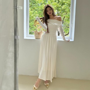 HeartyBite 2025秋冬新款荡领露肩收腰连衣裙露背深v系带气质高级