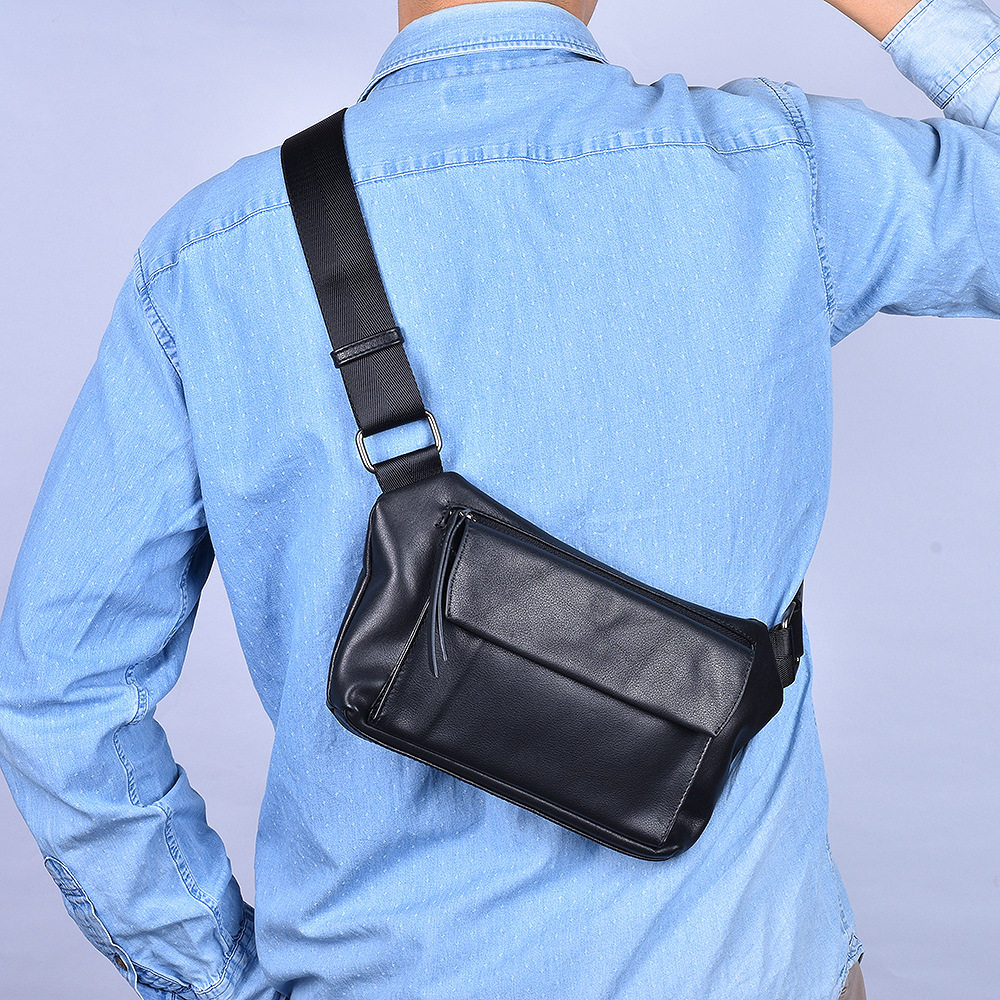 真皮胸包男款头层牛皮斜挎胸包休闲时尚潮款高端男士斜挎手机背包